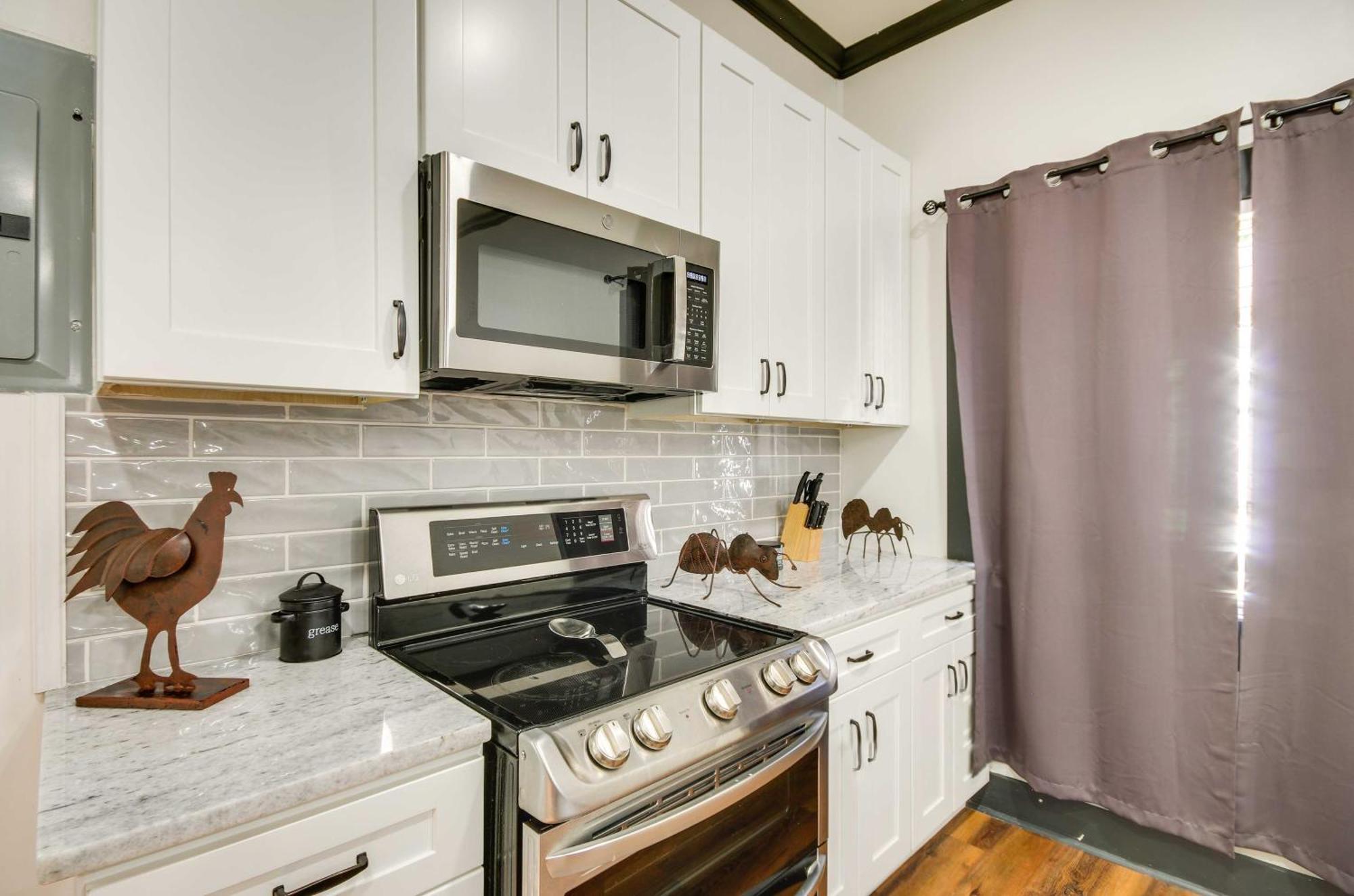 Updated Greenwood Cottage Apt Less Than 1 Mi To Dtwn! ภายนอก รูปภาพ